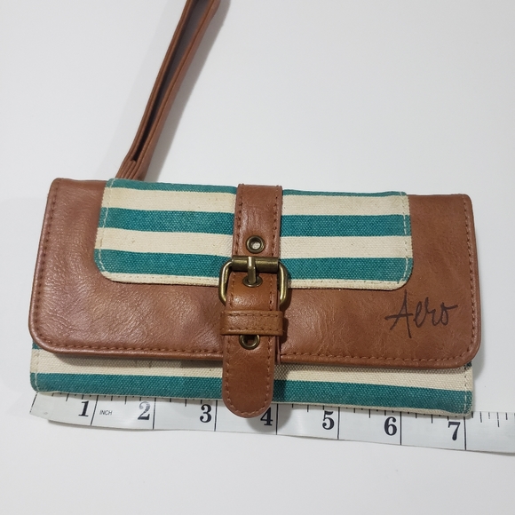 Aero striped green and white (cream) wallet - Picture 4 of 5